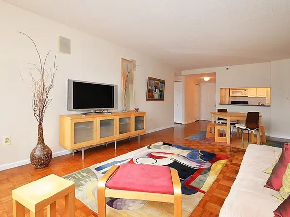 65 2nd St #806, Jersey City, NJ 07302