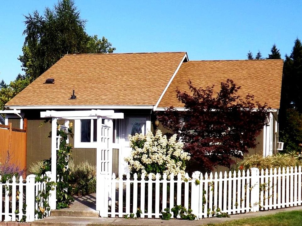 1st image of 918 Schonberg Ln SE