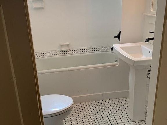 5th image of 2912 Saint Peter St #14