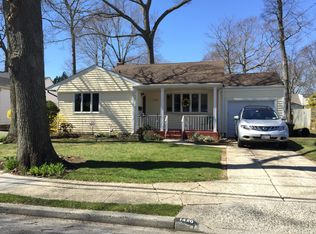 1420 Gaston St, Wantagh, NY 11793