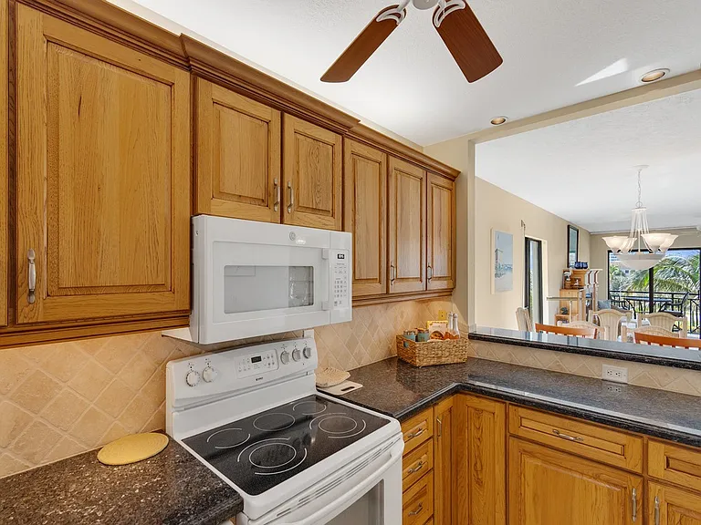3939 Ocean Dr #401B — Photo 11