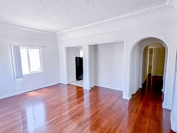 3rd image of 350 N Orange Grove Ave #8