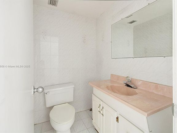 3rd image of 1000 Michigan Ave APT 208