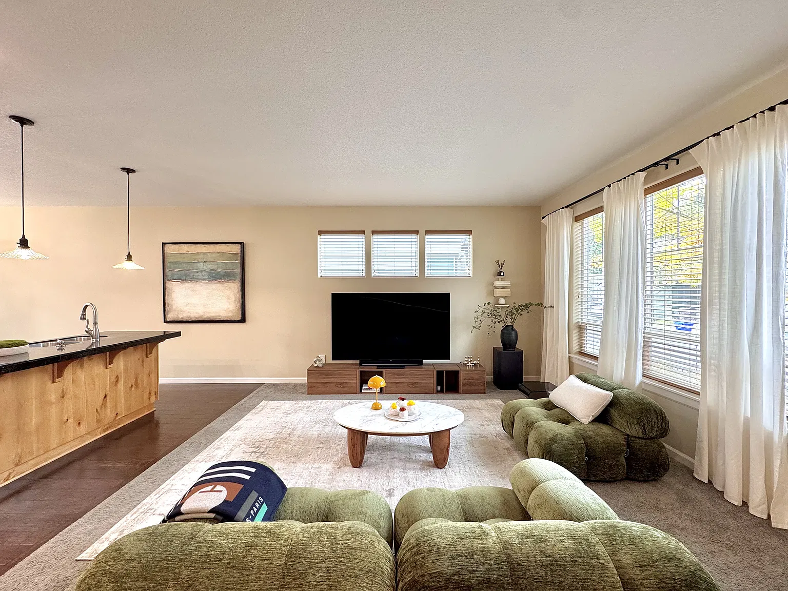 3 bed, 2.5 bath, 1582 sqft, $2,700 — Photo 3