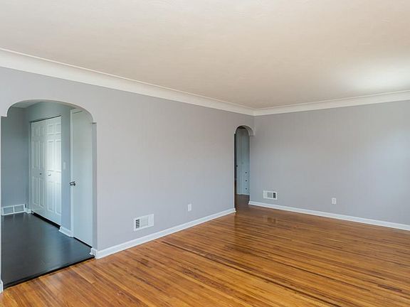 4th image of 215 Jennings St