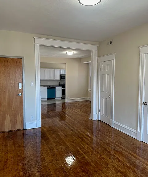 West Grace Apts — Photo 1