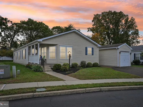 1099 Jfk Dr, North Wales, PA 19454