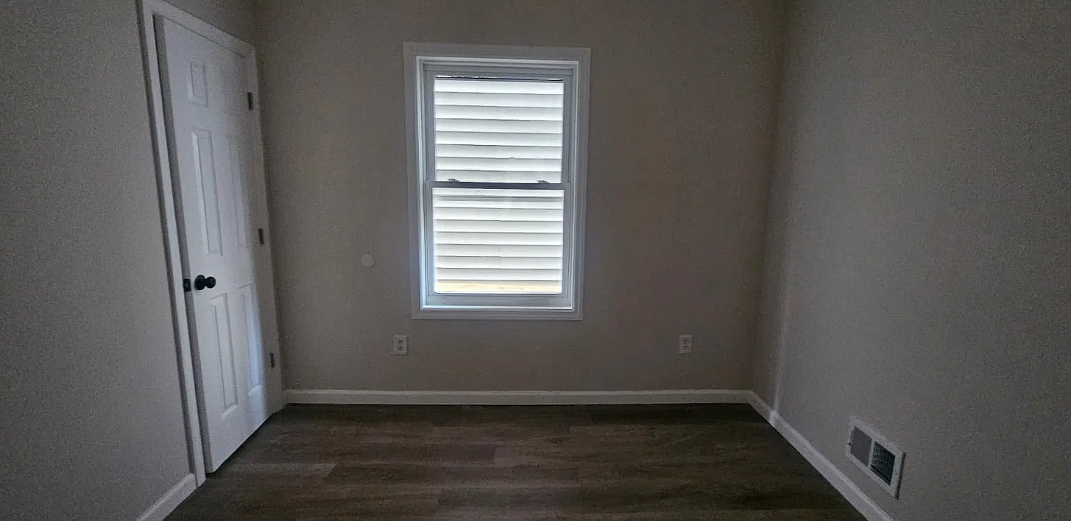 3 bed, 850 sqft, $2,200 — Photo 4
