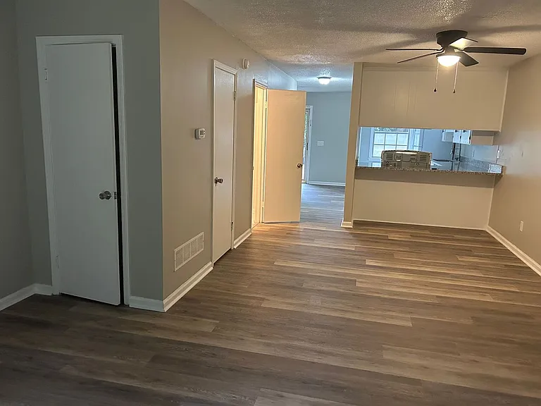 2904C Scotsman Rd — Photo 2