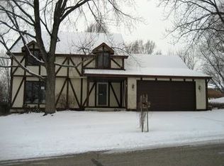105 Hickory Ln, Morris, IL 60450