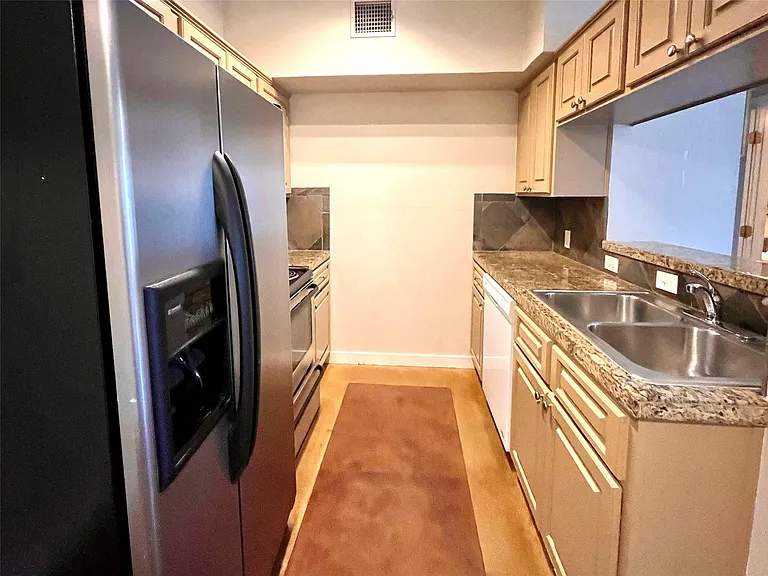 2106 Cullen Ave #112 — Photo 6