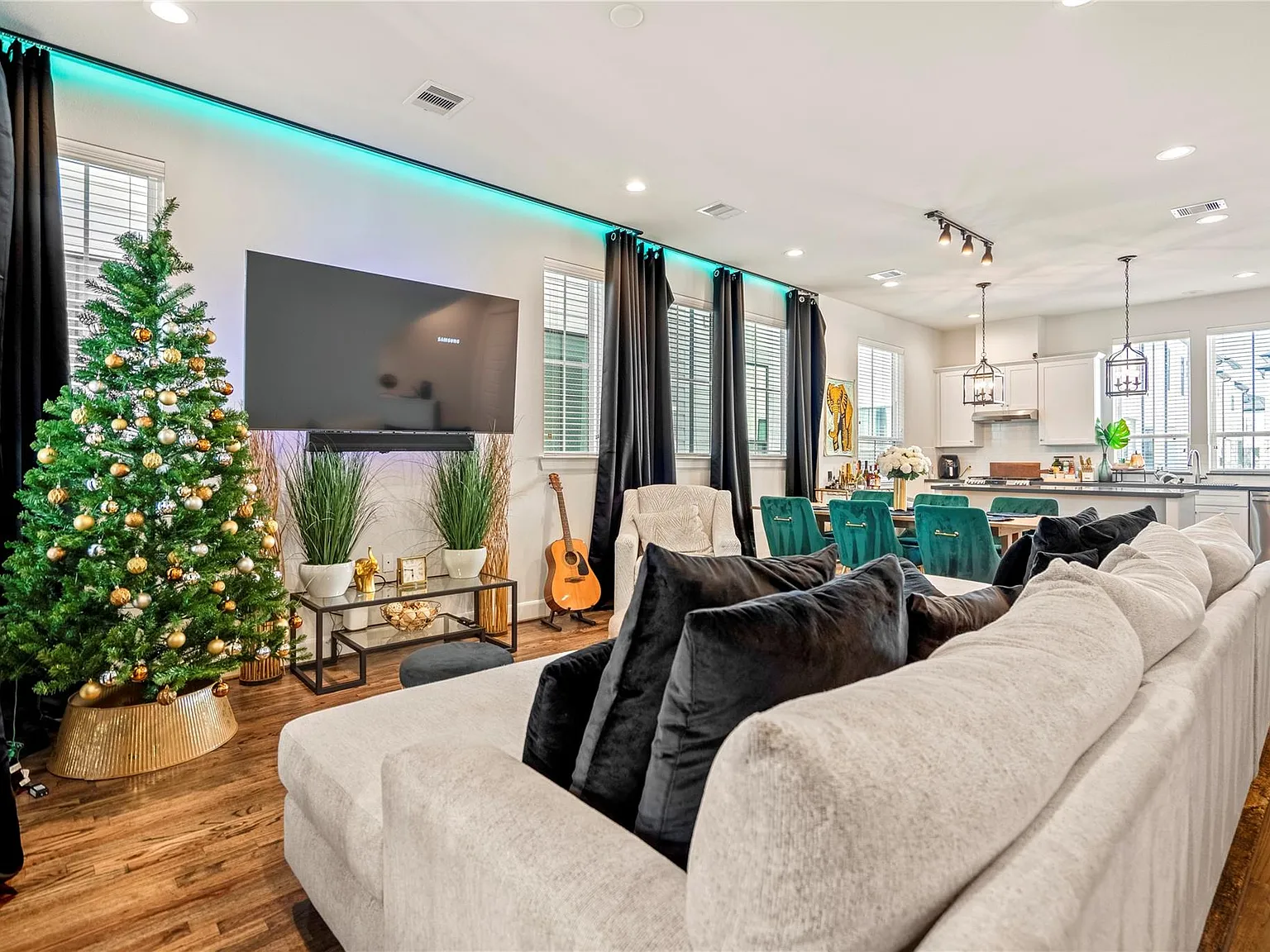 2 bed, 2.5 bath, 1912 sqft, $2,700 — Photo 3