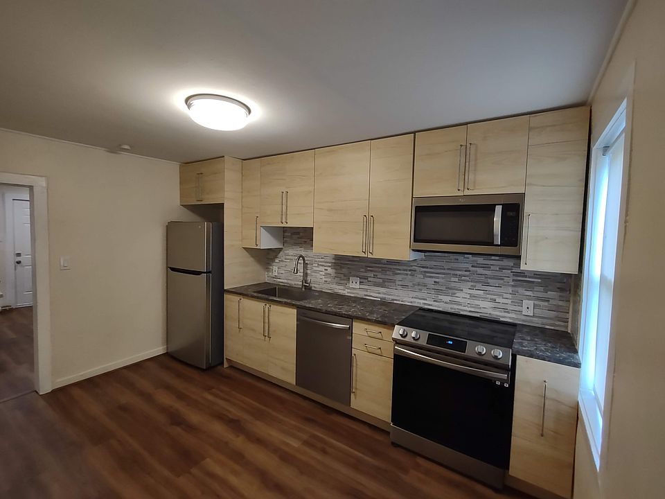 Eat-in kitchen