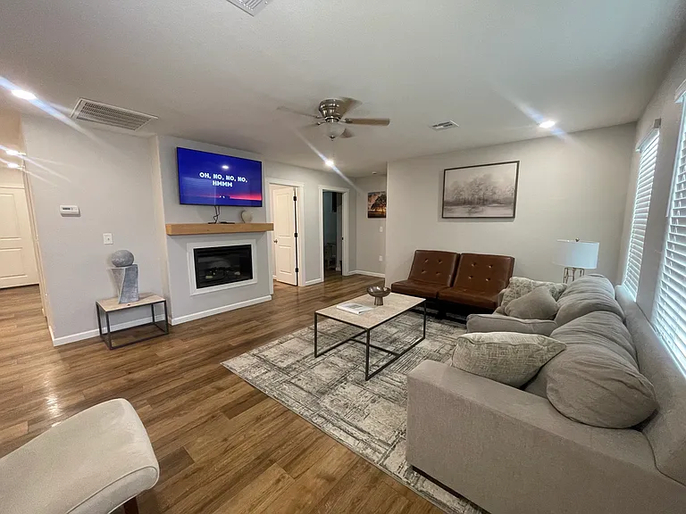 325 Sarah St — Photo 6
