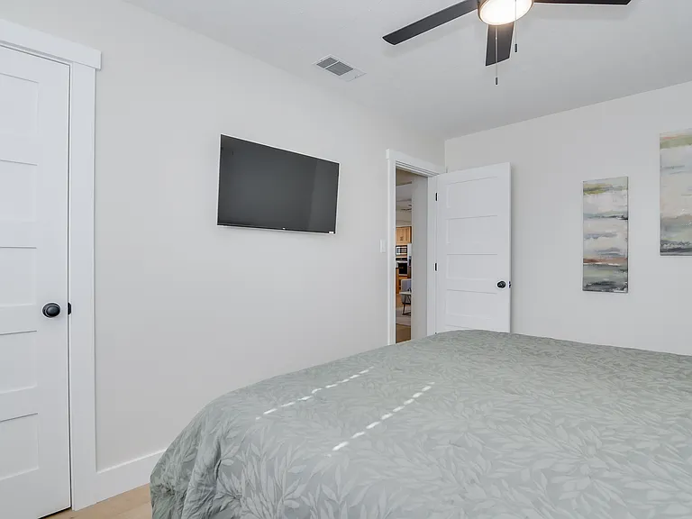 313 Marshall St — Photo 6