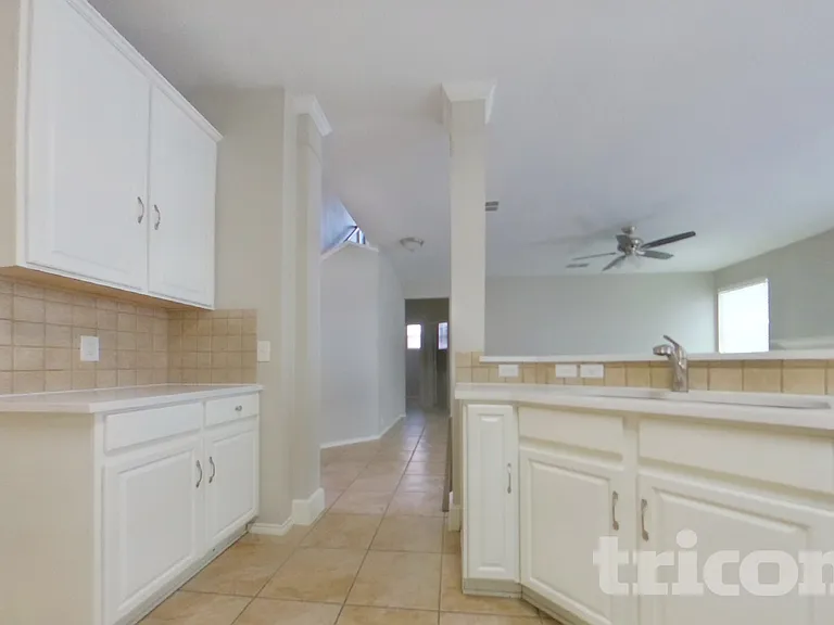 4504 Vista Meadows Dr — Photo 7