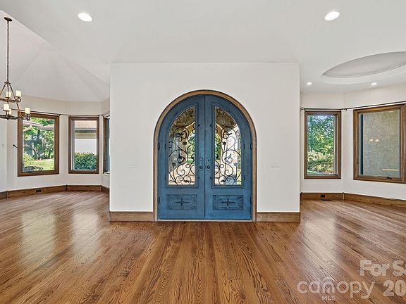 4th image of 170 Fawn Ln