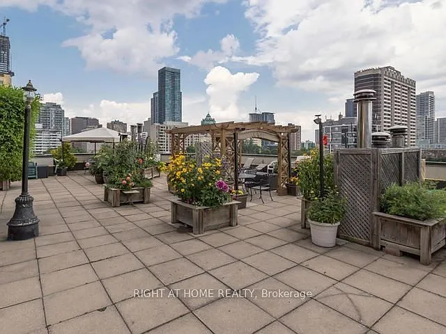 Building Photo - 55 Wellesley St E #405