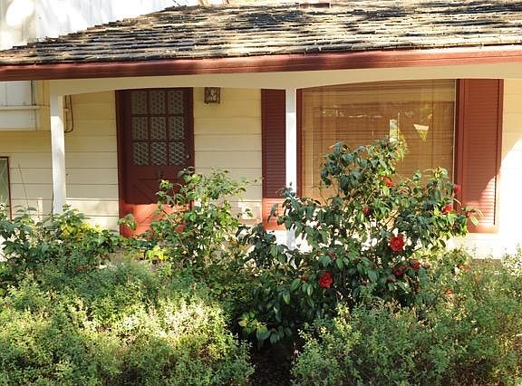 Home entryway for upper duplex