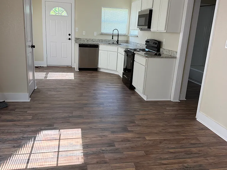 1033 E Mulkey St — Photo 7