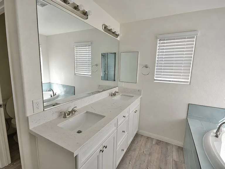 3041 Lake Como Ave — Photo 21