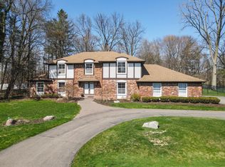 28512 S Harwich Dr, Farmington Hills, MI