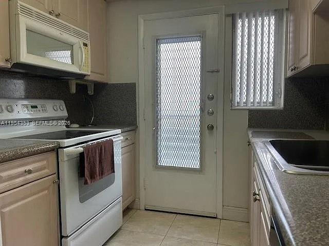 3923 NE 166th St #N-108 — Photo 18