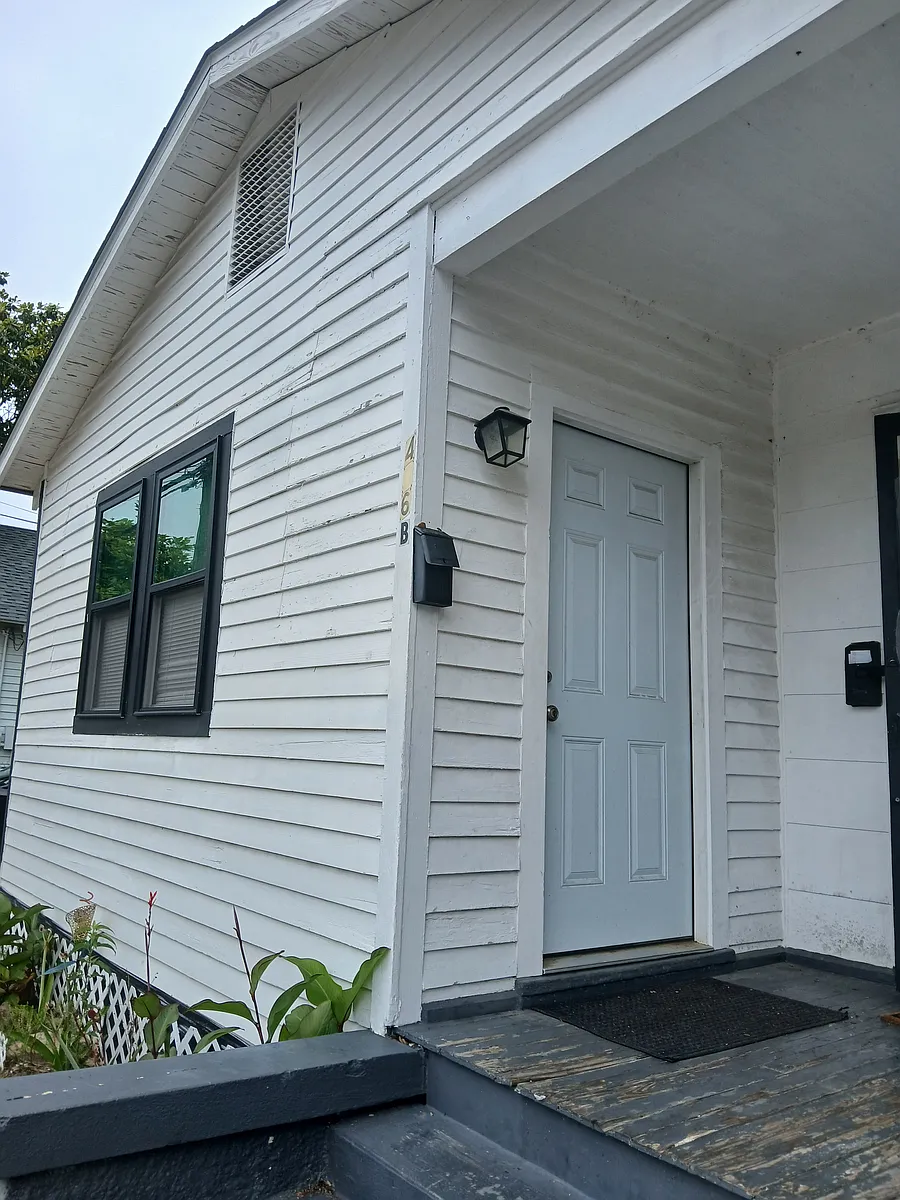 Building Photo - 406 Voorhies St #B
