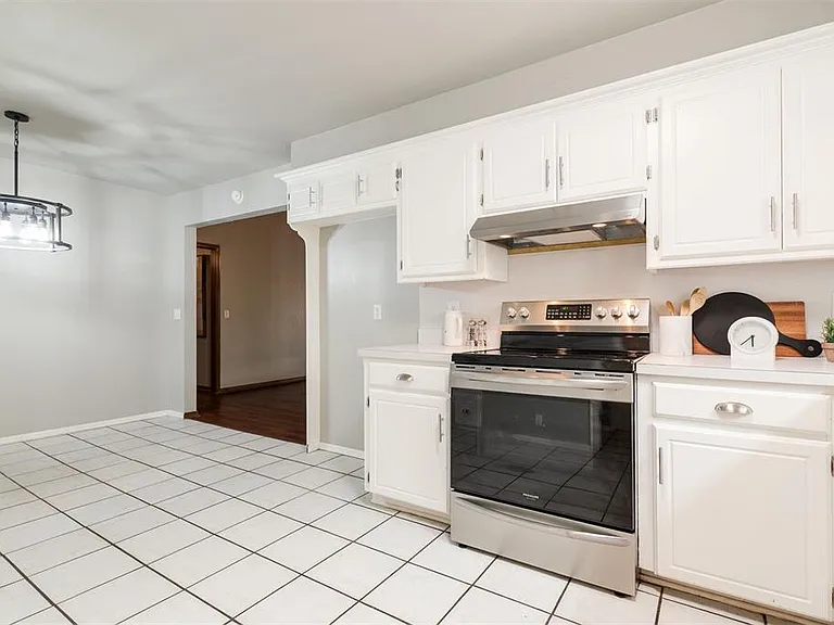 320 Elwood Dr — Photo 14