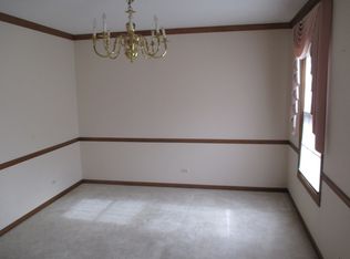 925 Canyon Run Rd, Naperville, IL 60565