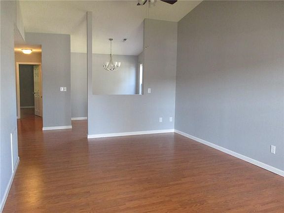 2nd image of 811 E Glendale Ln