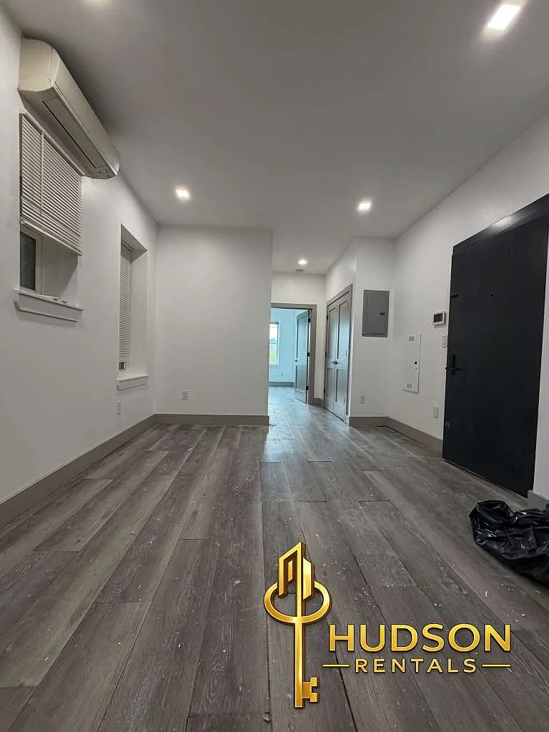 2 bed, 800 sqft, $2,500 — Photo 3