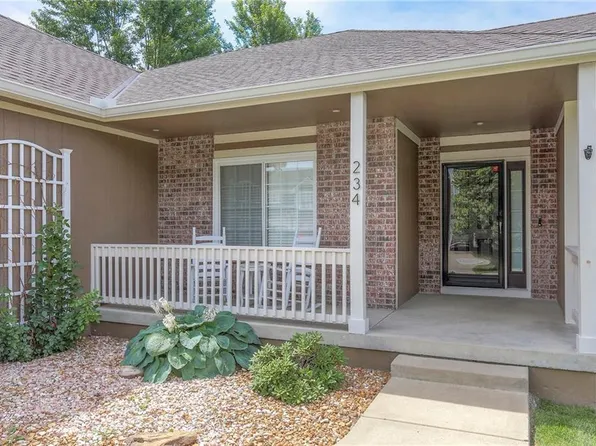 234 NE Chateau Dr, Blue Springs, MO 64014