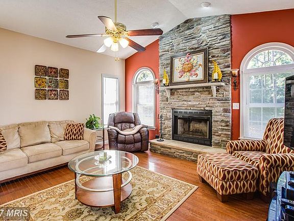 Amazing Family Room invites you to come relax