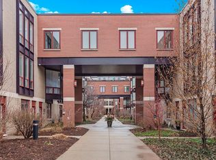 1244 W Cottage Pl #15D, Chicago, IL 60607