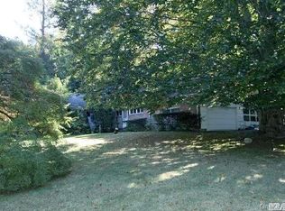 40 Spruce St, Roslyn, NY 11576