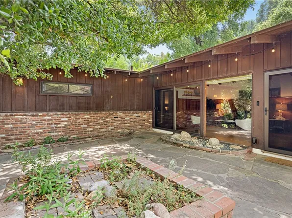 9737 Shadow Island Dr, Sunland, CA 91040