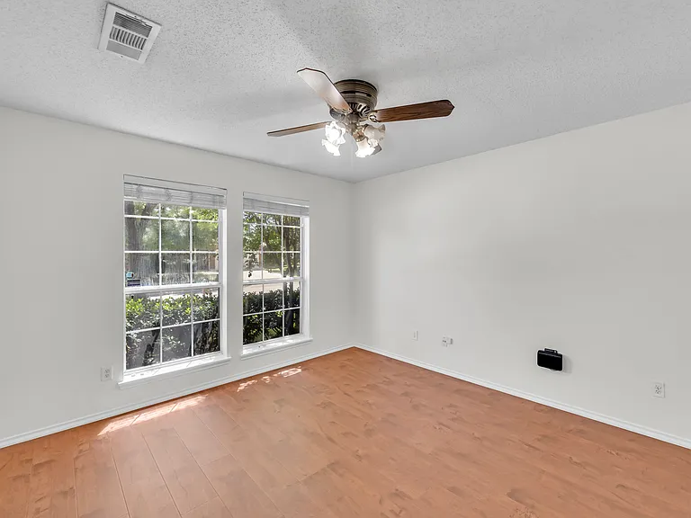 13221 Elmhurst Dr — Photo 8
