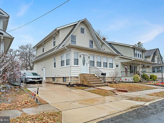 2nd image of 308 Hazel Ave