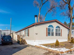 6 S Main St, Northfield, IL 60093