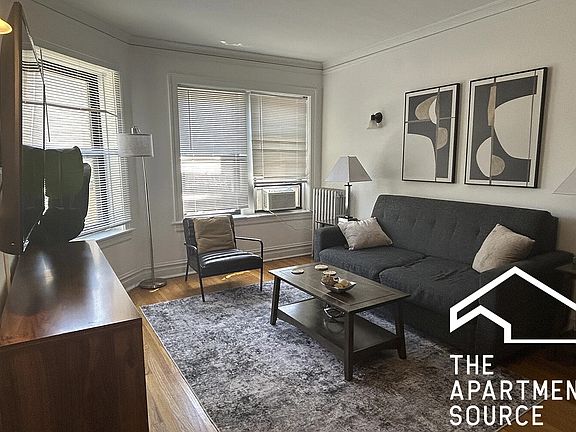 2nd image of 1913 W Larchmont Ave APT 3A