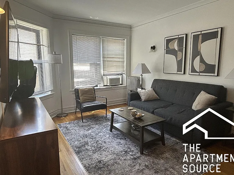 1915 W Larchmont Ave #2 — Photo 13