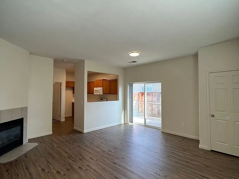 717 Meadow Grove Ct #D — Photo 3