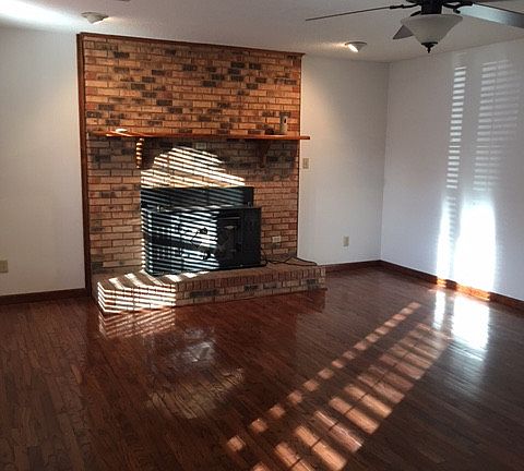 2nd image of 1304 Cherokee Dr