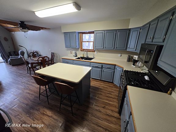 4th image of 3837 Pine Rd