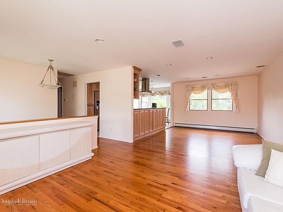3rd image of 2414 Wood Ave