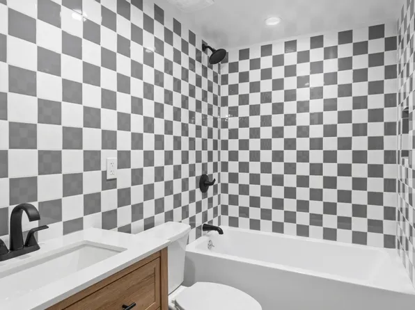 17-45 Grove Street image 18 of 20