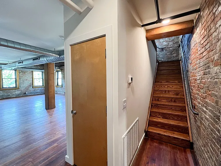 209 Woodward St — Photo 16