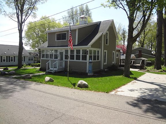 4th image of 22283 Woodland St