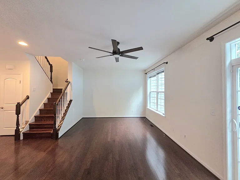 1343 Gilmore St — Photo 15